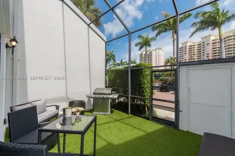 425 Grapetree Drive Key Biscayne FL 33149