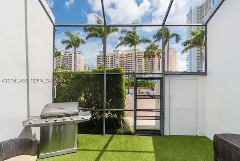 425 Grapetree Drive Key Biscayne FL 33149