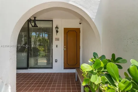 425 Grapetree Drive Key Biscayne FL 33149