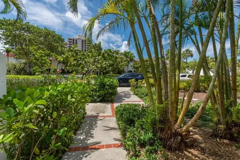 425 Grapetree Drive Key Biscayne FL 33149