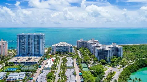 425 Grapetree Drive Key Biscayne FL 33149