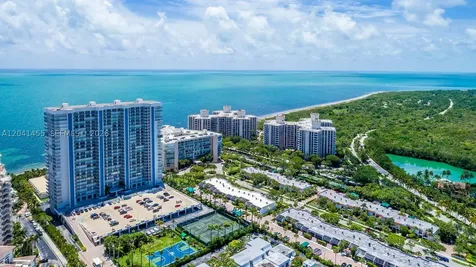425 Grapetree Drive Key Biscayne FL 33149