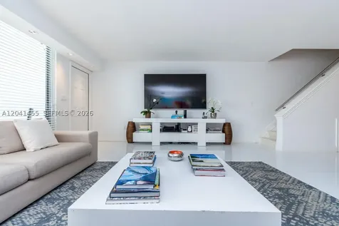 425 Grapetree Drive Key Biscayne FL 33149