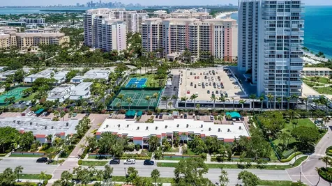 425 Grapetree Drive Key Biscayne FL 33149