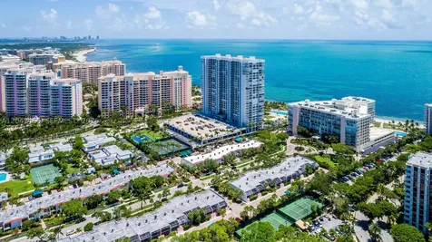 425 Grapetree Drive Key Biscayne FL 33149