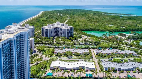 425 Grapetree Drive Key Biscayne FL 33149