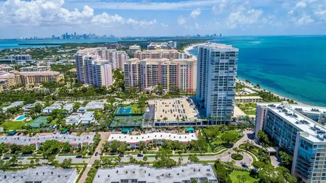425 Grapetree Drive Key Biscayne FL 33149