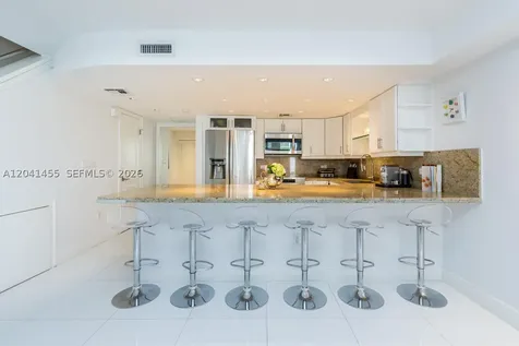 425 Grapetree Drive Key Biscayne FL 33149