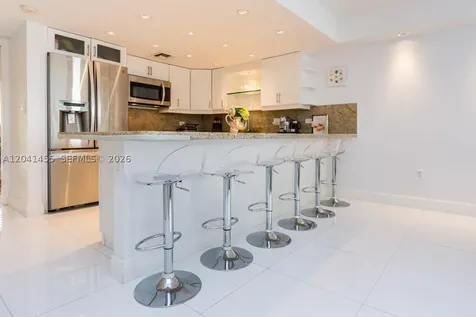 425 Grapetree Drive Key Biscayne FL 33149