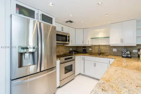 425 Grapetree Drive Key Biscayne FL 33149