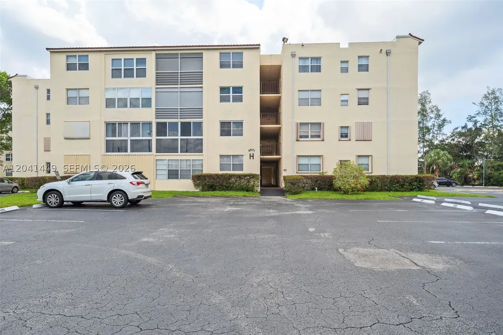 2871 Somerset Drive Lauderdale Lakes FL 33311