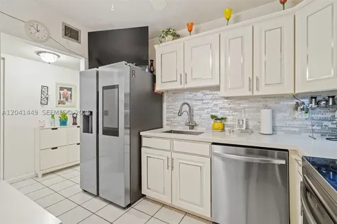 2871 Somerset Drive Lauderdale Lakes FL 33311