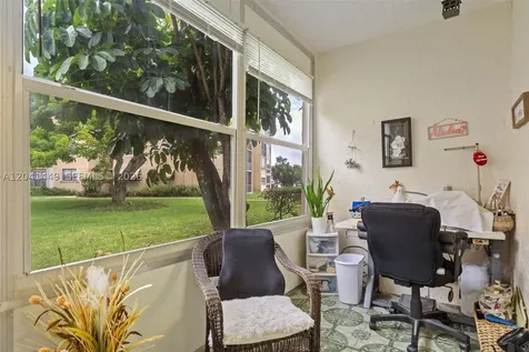 2871 Somerset Drive Lauderdale Lakes FL 33311