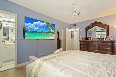 2871 Somerset Drive Lauderdale Lakes FL 33311