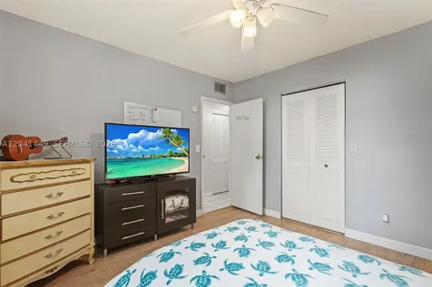 2871 Somerset Drive Lauderdale Lakes FL 33311
