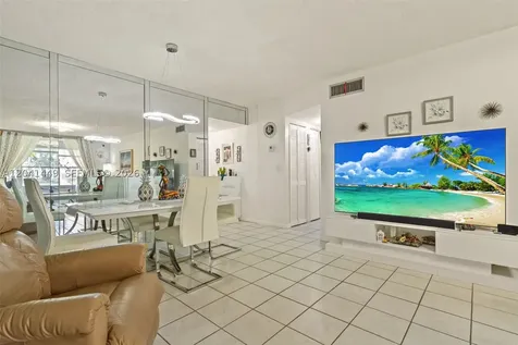 2871 Somerset Drive Lauderdale Lakes FL 33311