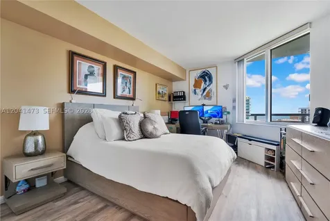 325 S Biscayne Boulevard Miami FL 33131