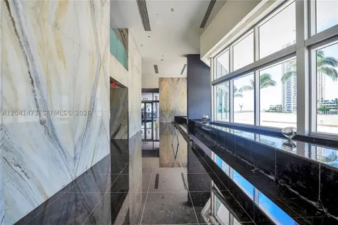 325 S Biscayne Boulevard Miami FL 33131