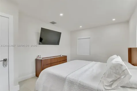 241 W 48th Street Hialeah FL 33012