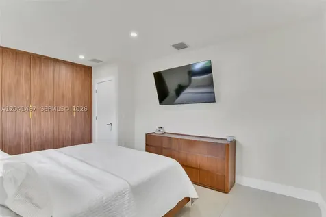 241 W 48th Street Hialeah FL 33012