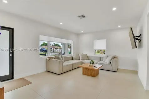 241 W 48th Street Hialeah FL 33012