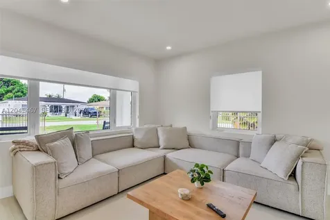 241 W 48th Street Hialeah FL 33012