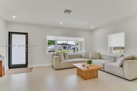 241 W 48th Street Hialeah FL 33012