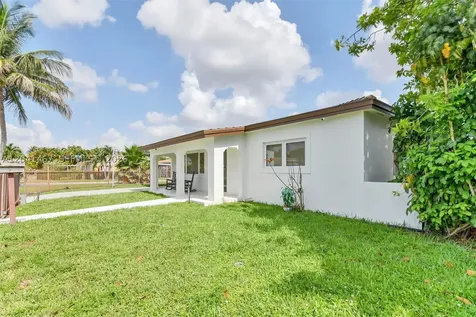 241 W 48th Street Hialeah FL 33012