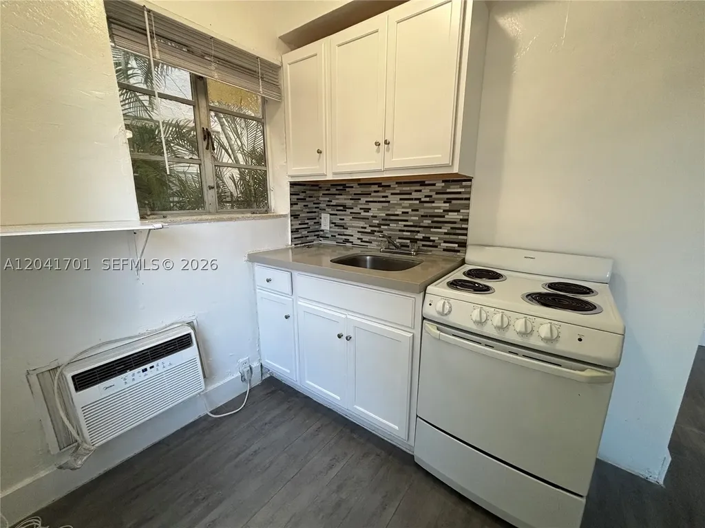1843 Dewey Street Hollywood FL 33020