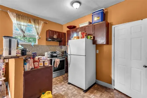 576 NW 147th Street Miami FL 33168