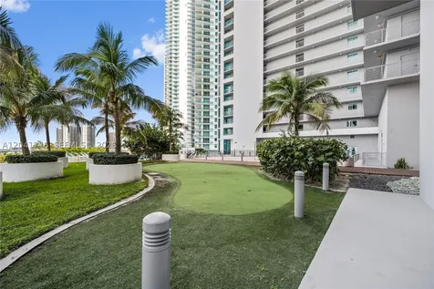 888 Biscayne Boulevard Miami FL 33132
