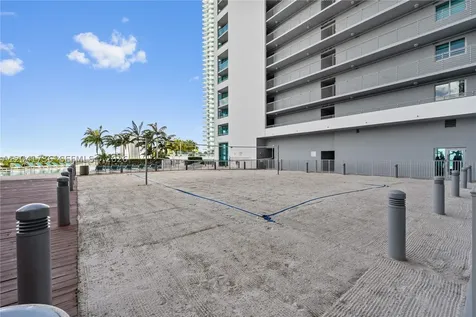 888 Biscayne Boulevard Miami FL 33132