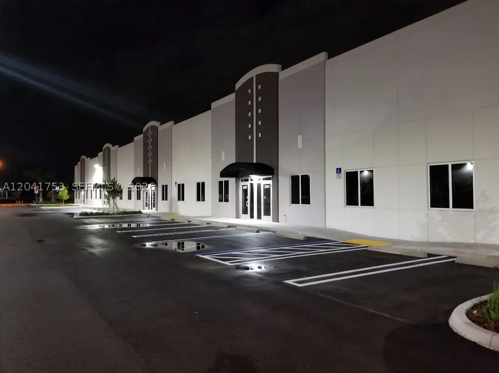 2017 NW 135 Avenue Miami FL 33182