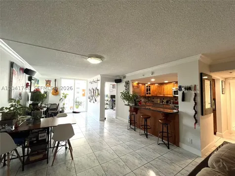 2401 Collins Avenue Miami Beach FL 33140