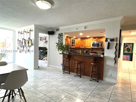 2401 Collins Avenue Miami Beach FL 33140