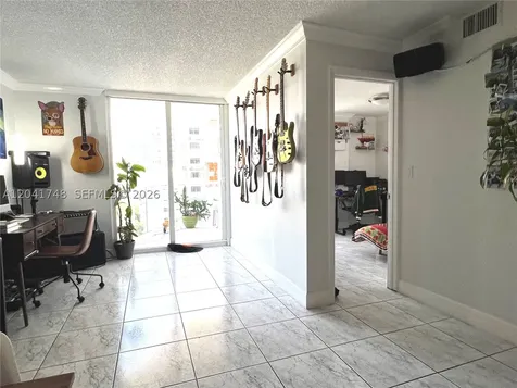 2401 Collins Avenue Miami Beach FL 33140