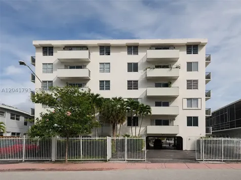 8024 Tatum Waterway Drive Miami Beach FL 33141