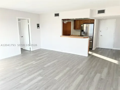 8024 Tatum Waterway Drive Miami Beach FL 33141