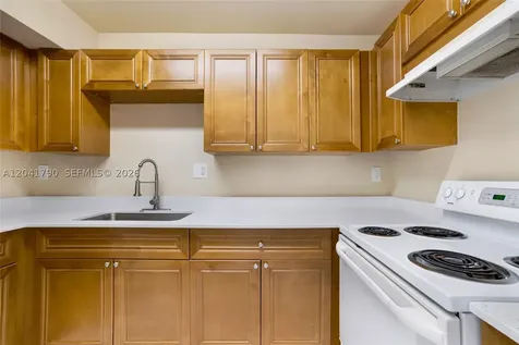 4805 NW 7th Street Miami FL 33126