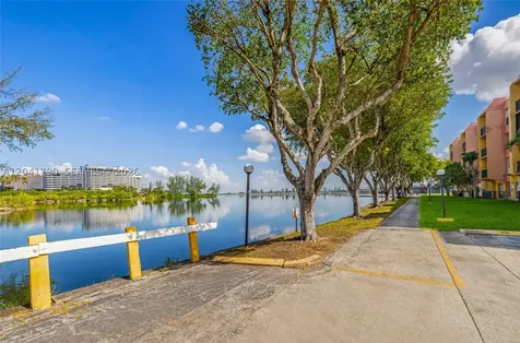4805 NW 7th Street Miami FL 33126