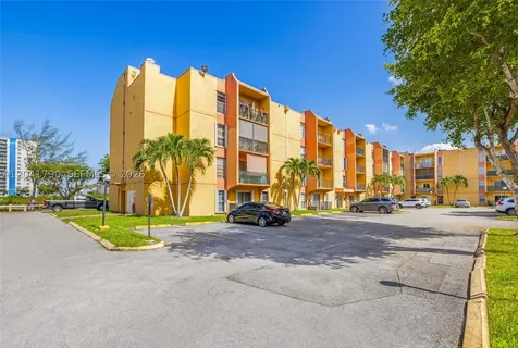 4805 NW 7th Street Miami FL 33126