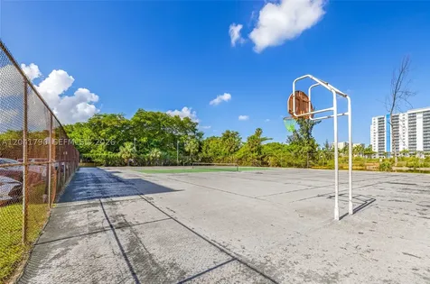 4805 NW 7th Street Miami FL 33126