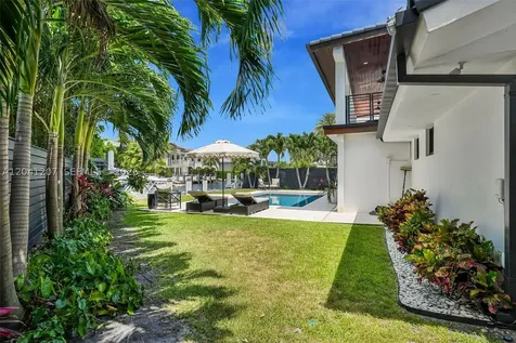 16416 NE 32nd Avenue North Miami Beach FL 33160