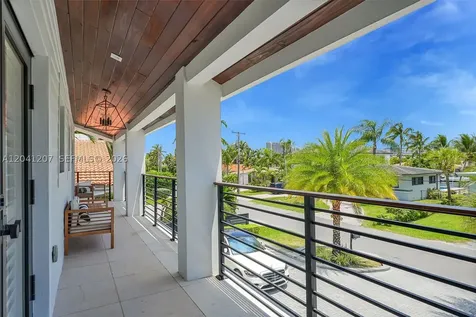 16416 NE 32nd Avenue North Miami Beach FL 33160
