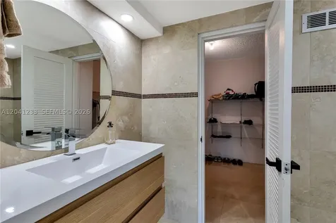 800 West Avenue Miami Beach FL 33139