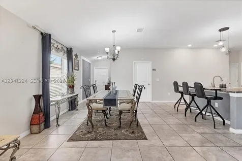 16505 Myrtle Tampa FL 33598
