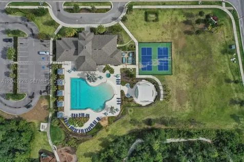 16505 Myrtle Tampa FL 33598