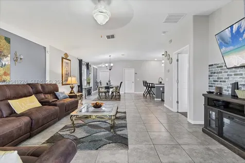 16505 Myrtle Tampa FL 33598