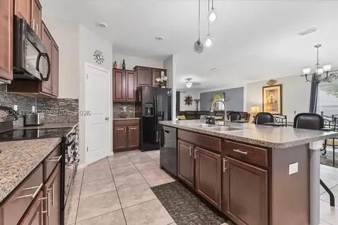 16505 Myrtle Tampa FL 33598