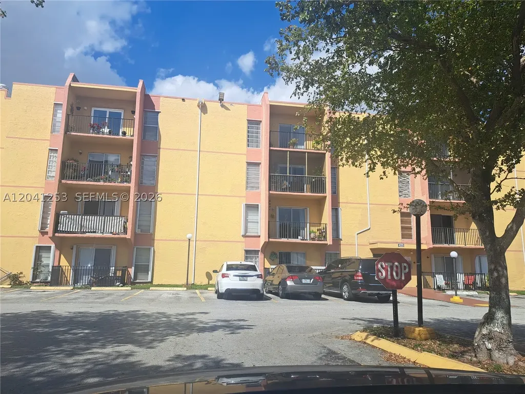 4721 NW 7th Street Miami FL 33126